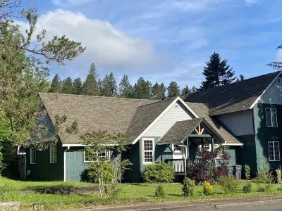 South Eugene Home Close to Campus Pet Friendly