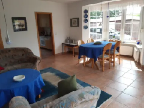 Vacation home directly on the river, close to the beach, WLAN, TV, 6 beds, own jetty