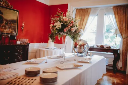 Historic Bauknight House, the Jewel of Walhalla. Отели в г. Уолхолла