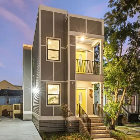 Exquisite New Superdome Group House w/Heated Pool, Parking, 8 Beds and 5 Baths