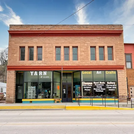 Historic & Modern! Walk to Restaurants, Moccasin Springs + Huge Suite w/ Kitchen