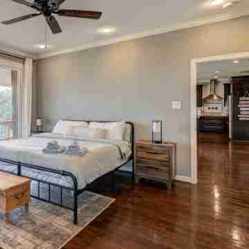 Modern Farmhouse w/ Hill Country Views, EV, Wineries, Large Patio Rooms