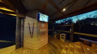 1 bed 1 bath Treehouse called the Firetower Hotel di Butts County