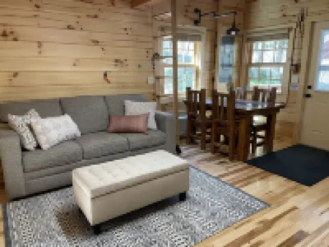 Cozy Hocking Hills Cabin on 20 private acres! Only 7 miles from State Park!