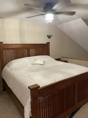 Ski on ski off 1 Br loft condo in the village center with private gated parking Hotel di 