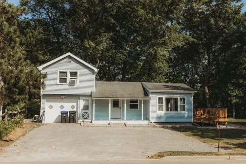 The Bungalow on Lake Drive