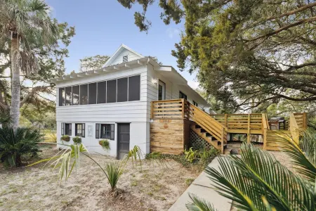 Classic, remodeled beach home 3 blocks from Center, 2 from beach!