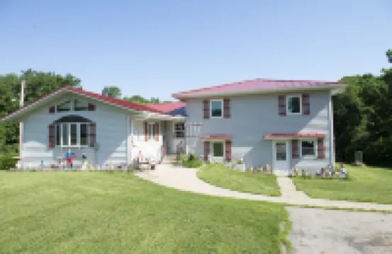 Peaceful, spacious 4 bedroom house in the country - Gazebo/Pond