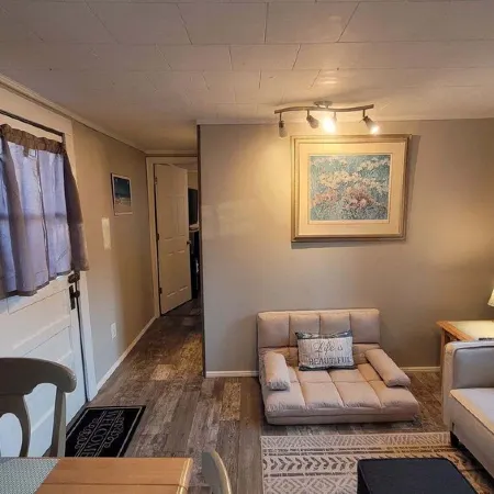 1-Bd Bungalow/Free Parking/Nice Space for 2