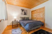 Mt Baker Retreat - Hot Tub, BBQ, Fireplace