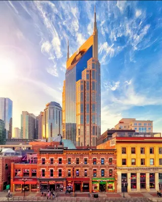 Old Hickory Lakefront home-lots of space for all-Nashville & Airport close