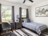 Luxury Hot Tub Near San Antonio- 6 Bdrms-Private-Spacious!! Hotels in Cibolo