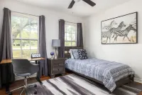 Luxury Hot Tub Near San Antonio- 6 Bds- private!!