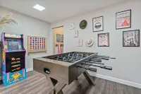 Dolly's Haven: 4BR, 2BA, Game-room, covered deck with fire-pit
