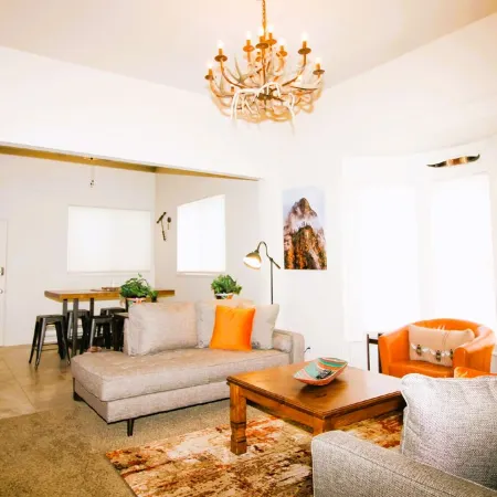 GREAT LOCATION- IN TOWN- 1 BLOCK TO MAIN- WALK TO EVERYTHING