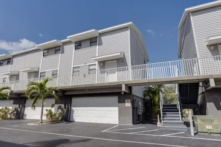 Seashell #31♡ Family-Friendly ♡ Steps to Indian Shores Beach  Heated Pool ♡ Отели рядом с достопримечательностью «Сисайд Сиберд Санкчури»