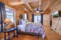 Overbrook Lodge, 5 bedrooms, 4.5 baths, Sleeps 16 and Two miles to Rock House