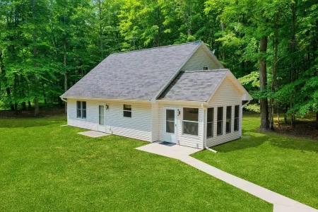 Amazing Family Cabin near Wheeler Lake! Close to beach, UTV an Snowmobile trails