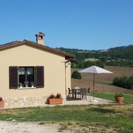 Lovely Cottage in the Tiber River Park, panoramic eclusivo near Todi