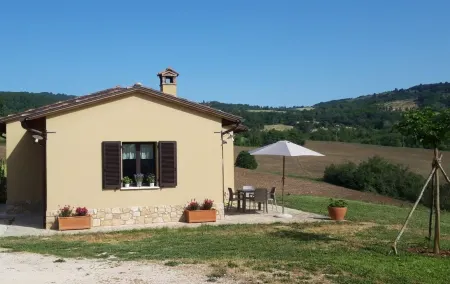 Lovely Cottage in the Tiber River Park, panoramic eclusivo near Todi