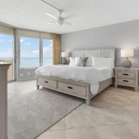 DIRECT OCEANFRONT Condo with BREATHTAKING VIEWS!