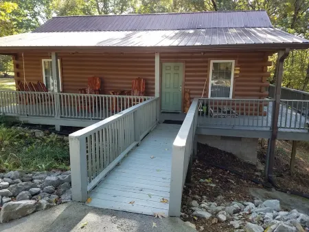 Cabin 3 is a Quiet log Cabin on Lookout Mountain 2 bedroom 2 bath
