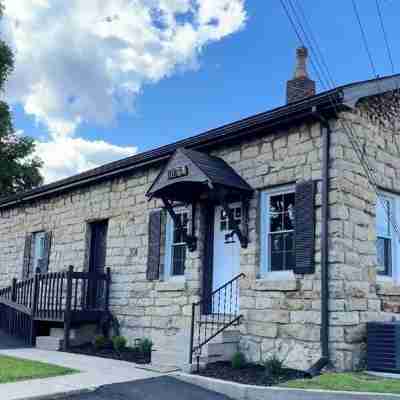 Cozy Getaway at Stone Horse Hotel Exterior