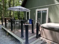 Cozy 3 Bedroom Chalet with Hot Tub - Chalets