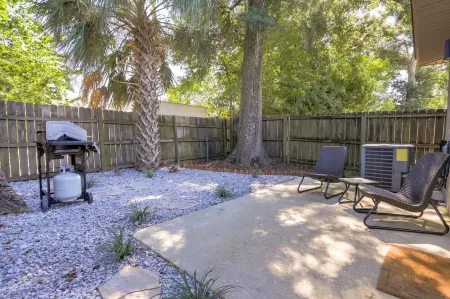 Pet-Friendly, Contemporary Home ✨5 min to Downtown✨