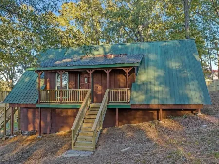 New! Hot Tub, Climbing Wall, Fully-Fenced, Arcade Barrel, EV Charger, Families!