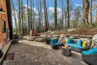 The StAy FrAme- BRAND NEW, sauna, hot tub