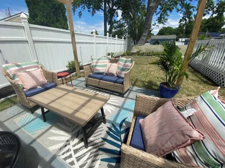 NEW LISTING!!!  Villas Quaint Coastal Cottage short drive to Beaches