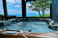 Breathtaking Mountain Views / Hot Tub /  Chef's Kitchen /Hiking, Biking, Winery Hoteles en Municipio de Laurel Creek