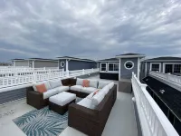 Luxury Multi Floor Single Family with Roof Deck & Hot Tub 4/5 Bedrooms 3.5 Baths Hotels in Toms River