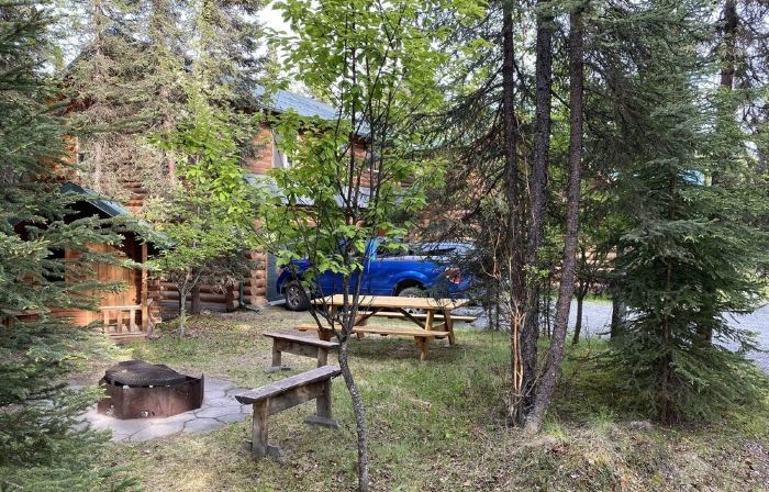 Kenai riverfront log cabin, perfect for fishing, close to town