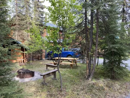 Kenai riverfront log cabin, perfect for fishing, close to town