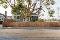 Charming Sky Cove: SFO Haven Hotels in Millbrae