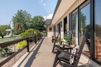 No steps. Quiet street in heart of Amish country. Close to tourist attractions. - Wi-Fi