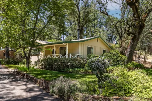 Hot Tub☀️Horse-Boarding🐴Gameroom🎯Cozy King Cottage