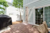 Emerald Beach Cottage, Walk to the Beach!