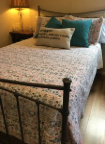 Cozy Cabin by the Pond