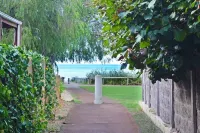 Villa, free fast WIFI, 150m to beach, quiet, fenced, 2 car undercover parking