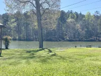 Quiet Getaway Cozy Cabin Directly on Lake Martin