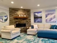 Luxury townhome in the White Mtns. Convenient to hiking and area activities!