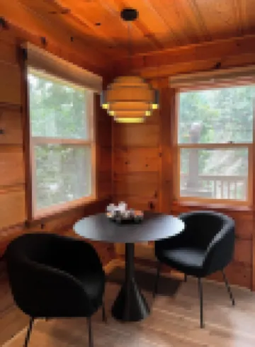 Cozy 2-bedroom cabin in charming Lake Arrowhead with full kitchen and WiFi