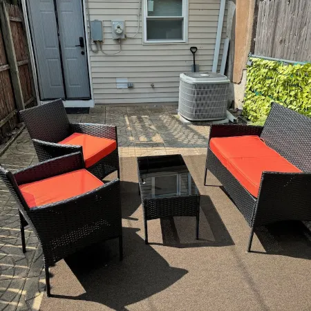 Cozy 2Br Retreat with Free Parking & Prime Location