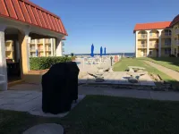 Beach front condo with ocean views and community pool. 2/2 on non drive beach. Hotel a New Smyrna Beach