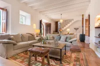 Magnificent Manor House With Pool In Sóller, perfect location, 5 bedrooms.