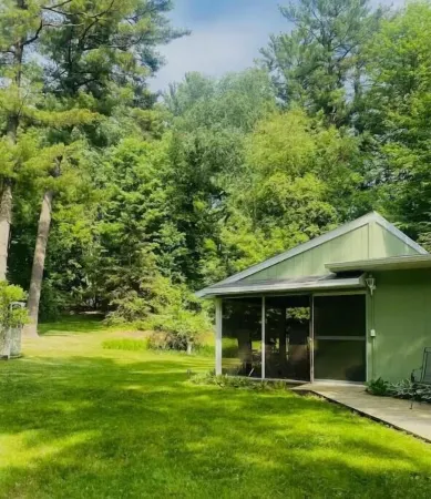 Cottage—house in Green Bay