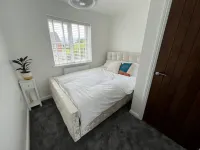 Luxury Birmingham 4 bedroom family home with hot tub, games room and parking